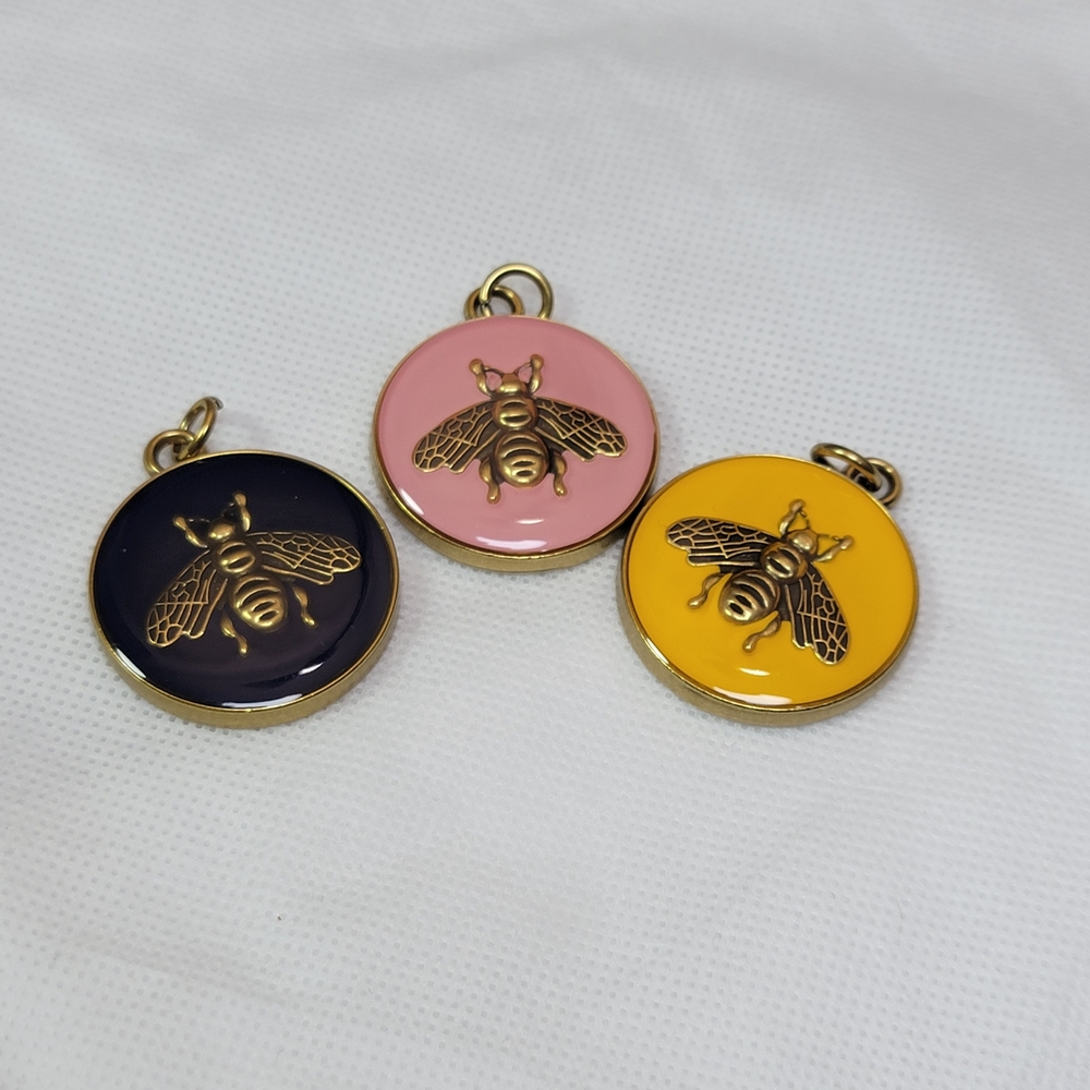 Auth🔥Gucci Gold Round Pendant - Picture 3 of 6